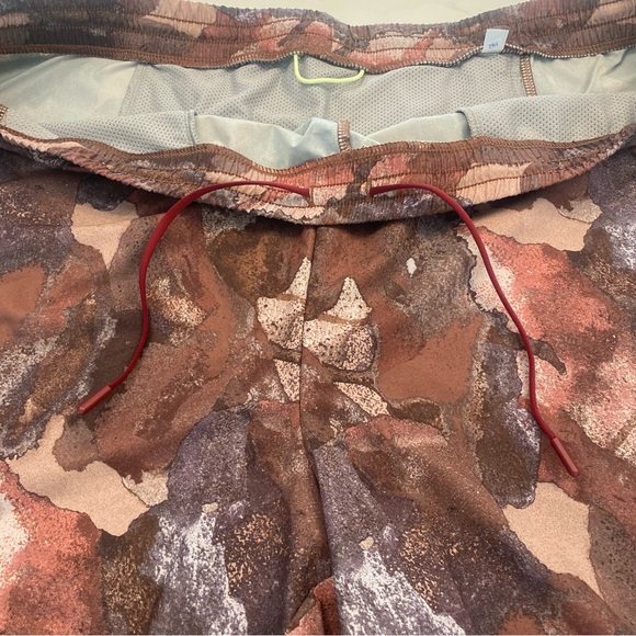 All in Motion Men’s Workout Shorts 6 inch inseam - Picture 3 of 6